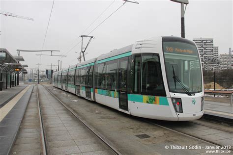 Tram Sur La Ligne T B Ratp Rosa Parks Paris Photos De Trams