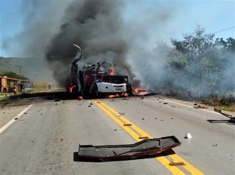 Vídeo Criminosos Explodem Carro Forte No Interior Do Ceará Ceará G1