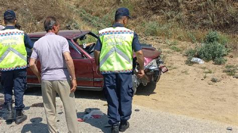 İzmir de otomobille çarpışan motosikletin sürücüsü hayatını kaybetti