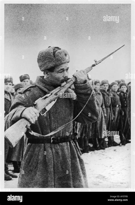 Soviet soldiers 1945 hi-res stock photography and images - Alamy