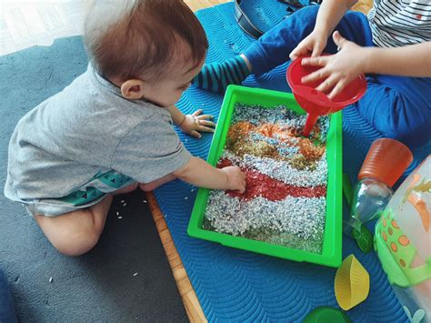 Voilà Une Idée Dactivité Pour Les Enfants Le Bac Sensorielle