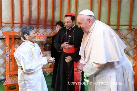 Viaje apostólico a Mongolia Encuentro con los obispos sacerdotes