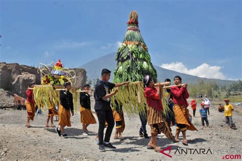 Tradisi Grebeg Agung Liyangan Antara News