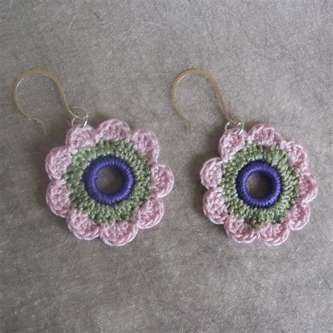 Ravelry 9 Petal Flower Earrings By Gene Saunders Earring Patterns