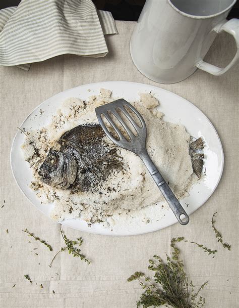 Daurade En Croûte De Sel Au Thym Sauce Chien Pour 4 Personnes Recettes Elle à Table