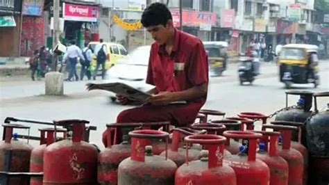 Commercial Lpg Cylinder Prices Slashed By Rs In National Capital