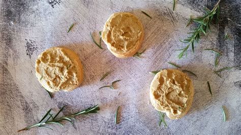 Ricetta Crostini Con Crema Di Lenticchie Al Rosmarino Dissapore