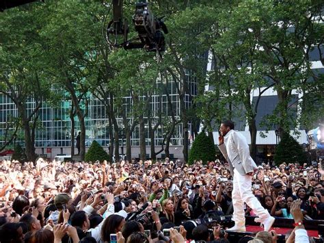 2008: Usher performed at a live broadcast of ABC's Good Morning America ...