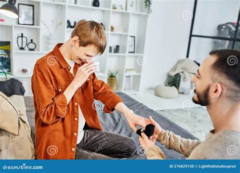 Un Hombre Gay Muy Feliz Cubriendo La Boca Con Foto De Archivo Imagen De Boda Positivo 276829150