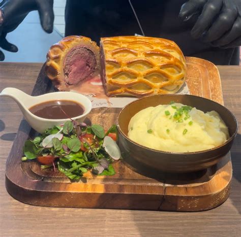 Nikmati Kepuasan Rasa Beef Wellington Di Kays Steak Lobster