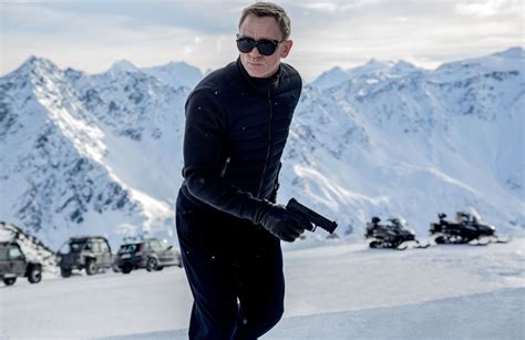 Review: In ‘Spectre,’ Daniel Craig Is Back as James Bond, No Surprise ...