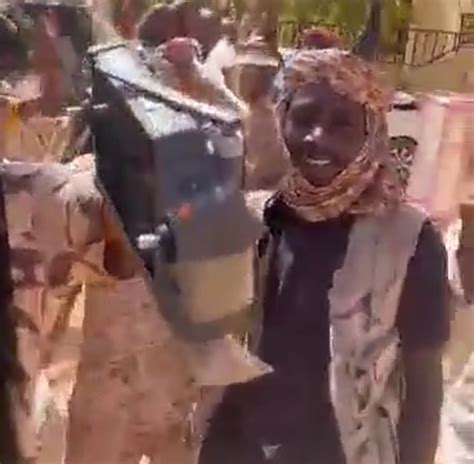 قوات الدعم السريع تسقط طائرة مسيرة بمنطقة الكدرو بحري مراديس نيوز