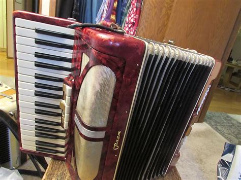 Accordion Carmen 80 Bass Red 3 4 LMM 15 5 KB 17 Lbs Reverb