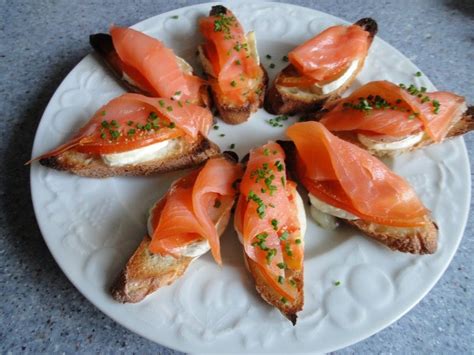 Recette De Toast Au Saumon Fum Tomate Et Fromage De Chevre Cuisine