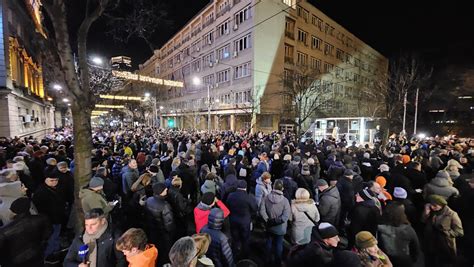 Protest Koalicije Srbija Protiv Nasilja Okupljeni Upalili Sve E Za