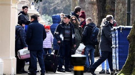 Los 23 Diplomáticos Rusos Expulsados Abandonan El Reino Unido Canarias7