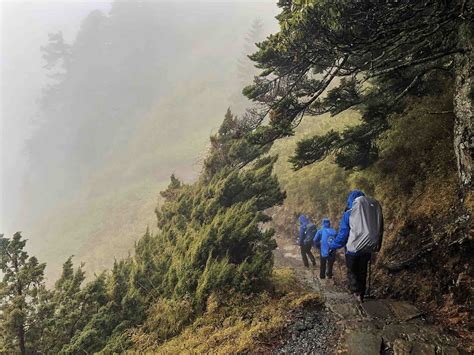 玉山 Hikingbook 陪你一起安全登山