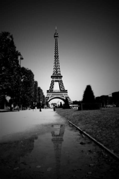 Eiffel Tower Black And White Wallpaper Hd