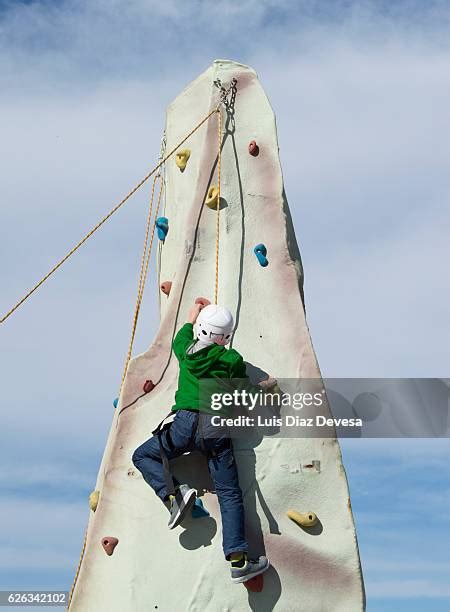 Kids Climbing Rock Wall Photos and Premium High Res Pictures - Getty Images