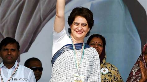 Priyanka Gandhi Vadra बसतर म मतशकत सममलन स परयक गध