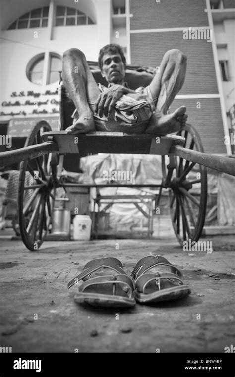 India rickshaw puller Black and White Stock Photos & Images - Alamy