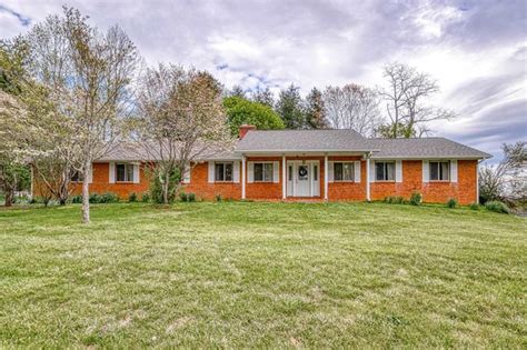 2600 Meadowbrook Dr Blacksburg Va 24060 ®