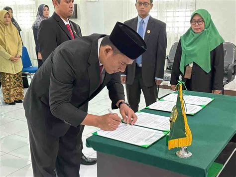 Ketua Mahkamah Syariyah Jantho Angkat Sumpah Dan Lantik Panitera Serta