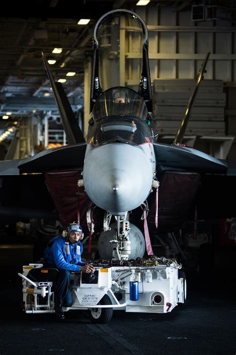 DVIDS - Images - USS Nimitz crew conducts aircraft operations [Image 4 ...