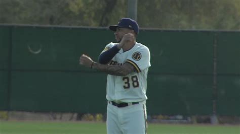 Brewers reliever Devin Williams wins NL Rookie of the Year