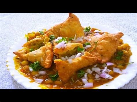 Samosa With Chole