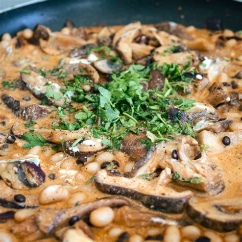 Easy Vegan Mushroom Stroganoff