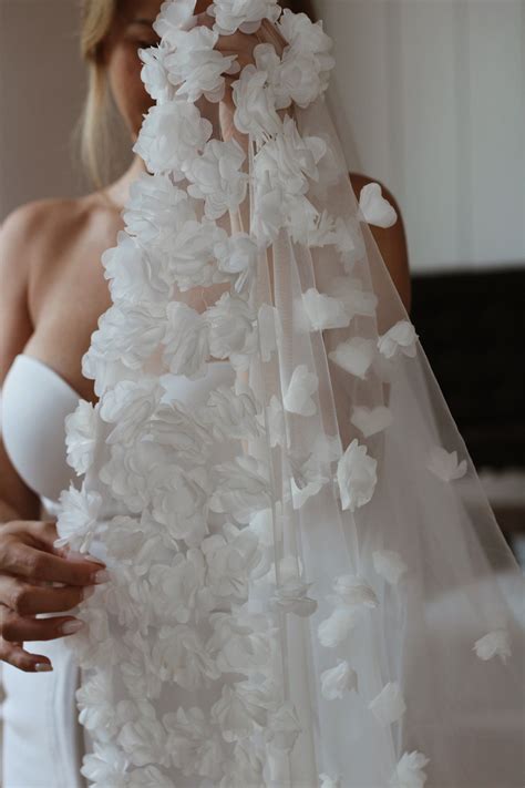 Cathedral 3D Flower Wedding Veil | Fairy tale wedding dress, Wedding