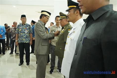 Bupati Pesisir Barat Lantik Pejabat Eselon II III Dan IV Hingga Kepsek