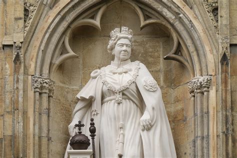 Queen Elizabeth statue coming to Ontario legislature