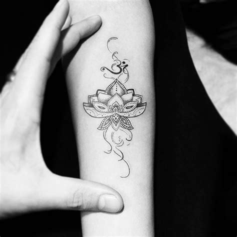 Hình Xăm Chữ Om Đẹp Tattoo Chữ Om Hoa Sen Ý Nghĩa