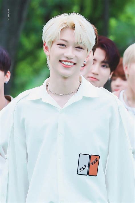 Pin By ˃ ⤙ ˂ On Straykids Felix Stray Kids Felix Celebrities