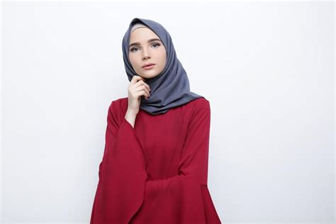 Baju Warna Maroon Cocok Dengan Jilbab Inspirasi Kombinasi Warna Merah