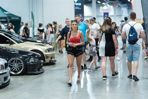 Fani motoryzacji z całej Polski na Mubi Dub It Tuning Festival Tłumy w