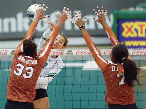 University Of Hawaii Rainbow Wahine Volleyball Senior Kirsten Sibley