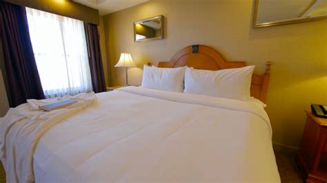 Rooms - Ambassador Hotel Milwaukee · Rooms and Suites · Official Website