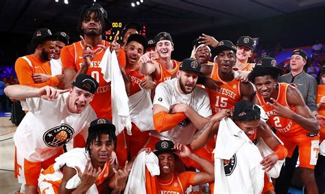 #22 Tennessee Vols Basketball beats #3 Kansas 64-50 in Battle 4 ...