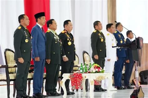 Presiden Jokowi Anugerahkan Pangkat Secara Istimewa Jenderal Tni