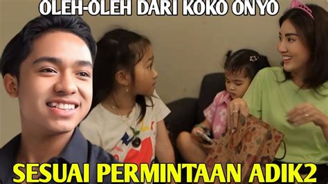 Adik Nya Happy Banget Dibawain Oleh Oleh Sama Koko Betrand Dari Ntt