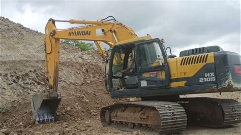 Hyundai Hx210s Excavator Loading Trucks Youtube