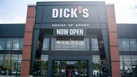 Dick's House Of Sport Vs Dick's Sporting Goods