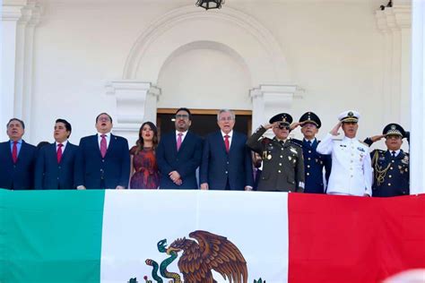 Rocha Moya asiste al desfile cívico militar por el CXIII Aniversario