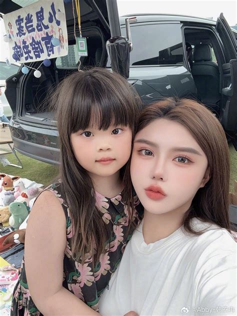 Hot girl mặt nhựa khiến MXH xứ Trung gọi Triệu Lộ Tư là chuẩn mực của nét đẹp silicone