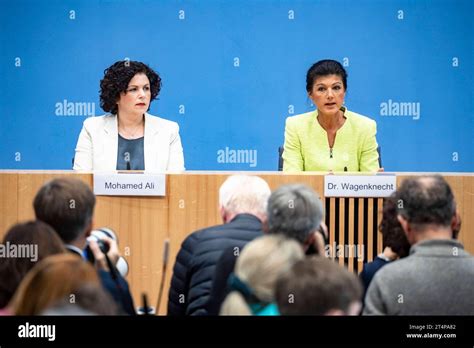 Sahra Wagenknecht Und Amira Mohamed Ali Während Einer Pressekonferenz