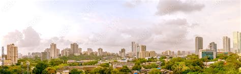 Foto De Panorama Of Mumbai Suburban With A Cloudy Sky Mumbai India