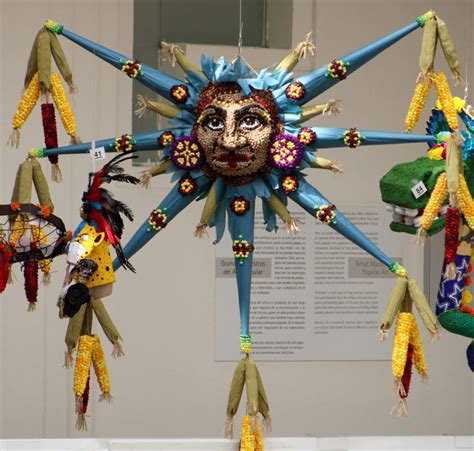 Disfruta de la colorida exposición de piñatas mexicanas en el MAP